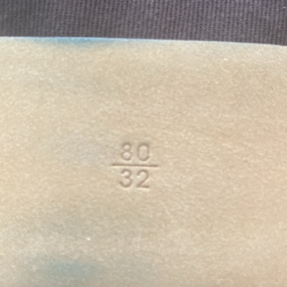 chanel leather belt use but in very good condition.size 32 80 - Picture 5 of 9